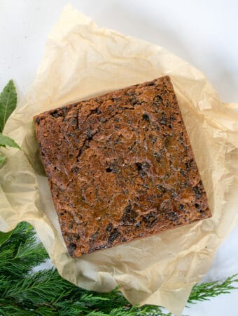 The Ultimate Vegan Christmas Cake | The Veg Space easy vegan recipes