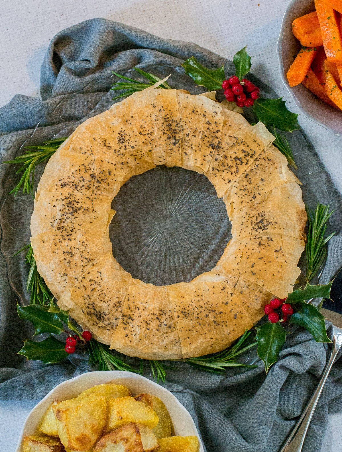 Vegan Christmas Filo Wreath with creamy leeks | The Veg Space recipes