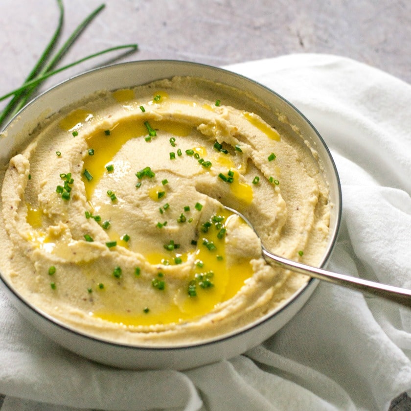 Easy Vegan Cauliflower Mash - a perfect accompaniment to lower-carb vegan meals #vegan #plantbased #lowcarb | thevegspace.co.uk