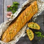 The Best Vegan Garlic Bread recipe - so easy and totally delicious #vegan #plantbased | www.thevegspace.co.uk