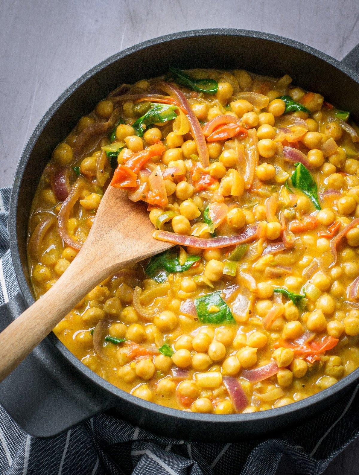 Chickpea and spinach curry